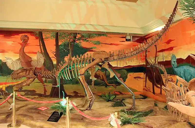 Simulation dinosaur fossil