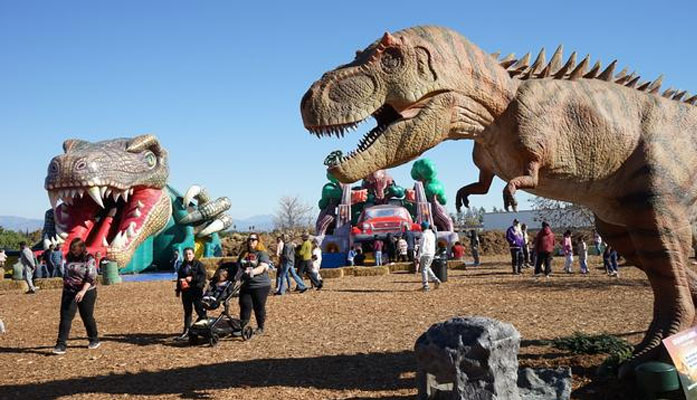 realistic dinosaur models in the amusement theme park realistic dinosaur model