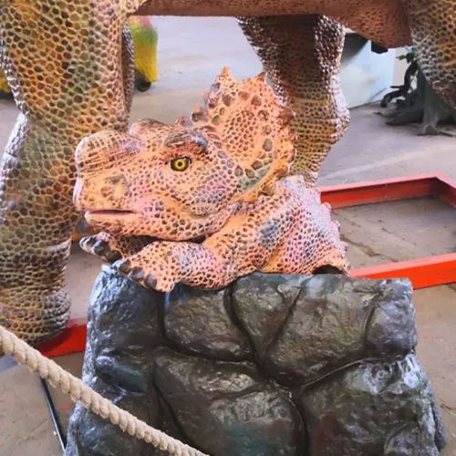Simulation Interactive Dinosaur Puppet