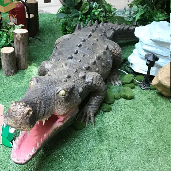 Realistic Alligator Animatronic Halloween Prop - Image 3