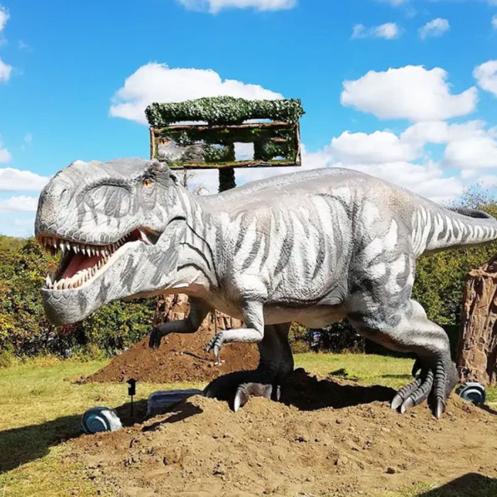 Big Realistic Dinosaur Model - Image 2